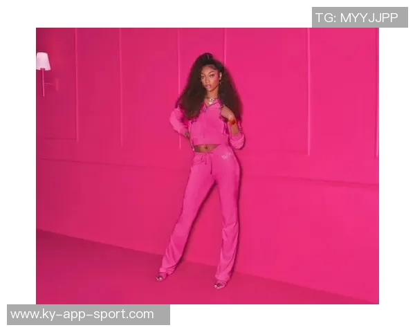 WNBA球星里斯携维密内衣展现完美身材引发时尚热潮